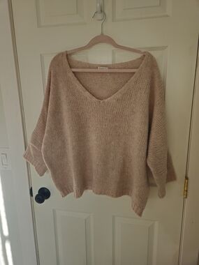 Seven7 Relaxed V-Neck Sweater in Light Blush